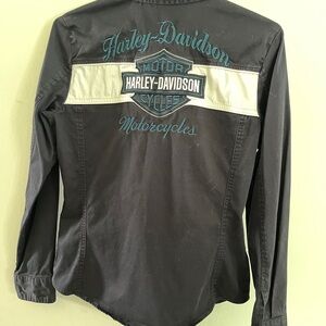 Women’s Harley Davidson HD black zippered shirt, small